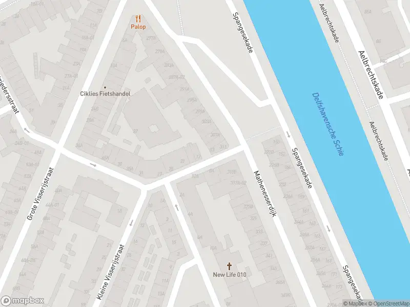 Ambulance met gepaste spoed naar de Zoutziedersstraat in Rotterdam