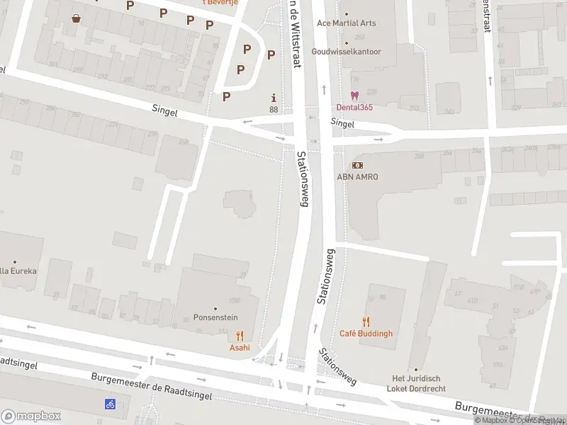 Ambulance met gepaste spoed naar de Stationsweg in Dordrecht