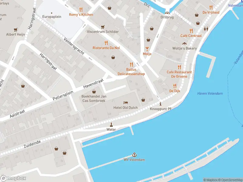 Ambulance met gepaste spoed naar de Havenstraat in Volendam