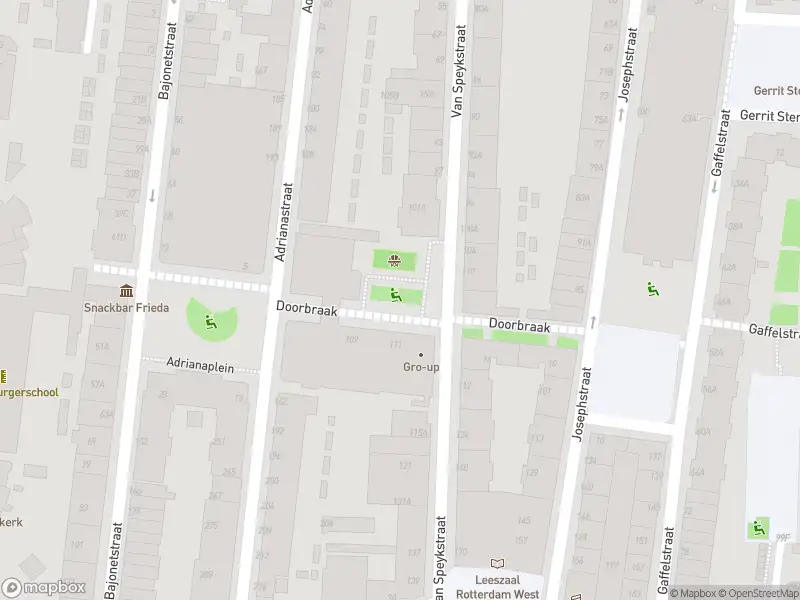 Ambulance met grote spoed naar de Van Speykstraat in Rotterdam