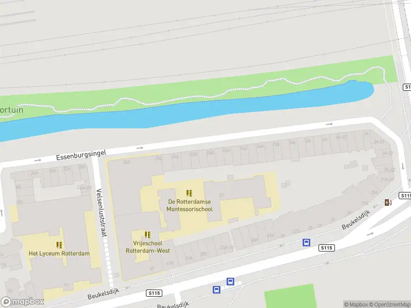 Ambulance met grote spoed naar de Essenburgsingel in Rotterdam