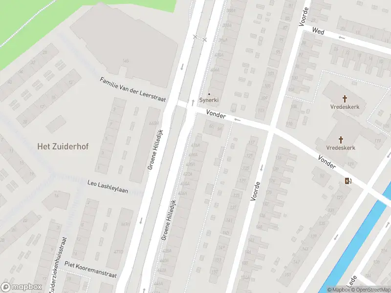 Ambulance met grote spoed naar de Groene Hilledijk in Rotterdam