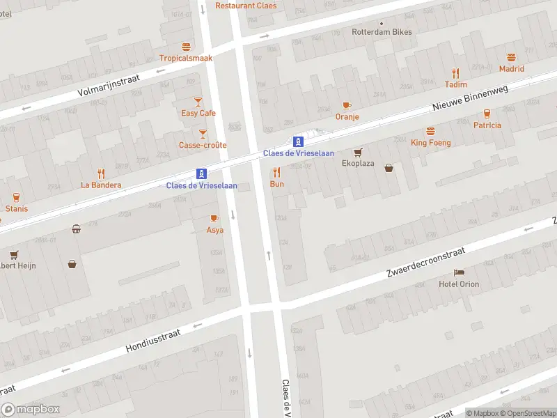 Ambulance met grote spoed naar de Claes de Vrieselaan in Rotterdam