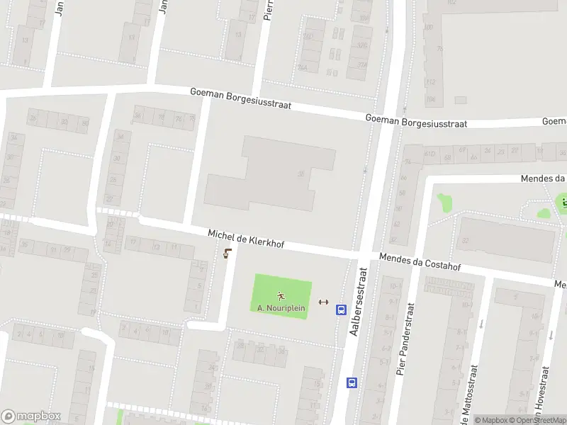 Ambulance met gepaste spoed naar de Van Karnebeekstraat in Amsterdam