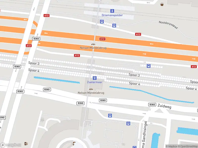 Ambulance met gepaste spoed naar de Nelson Mandelabrug in Zoetermeer