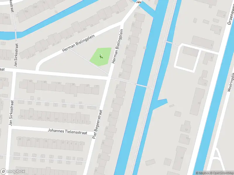 Brandweer met gepaste spoed naar de Piet Begeerstraat in Rotterdam