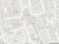 Brandweer met grote spoed naar de Engelsstraat in Vriezenveen vanwege afhijsen patient