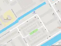 Ambulance met grote spoed naar de Burgemeester Honnerlage Gretelaan in Schiedam