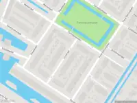 Ambulance met gepaste spoed naar de Lirestraat in Amsterdam