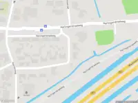 Brandweer en politie met grote spoed naar de Van Harinxmastraat in Midlum vanwege middelgrote brand
