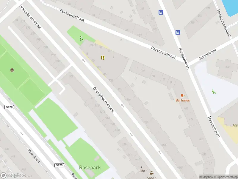 Ambulance met grote spoed naar de Oranjeboomstraat in Rotterdam