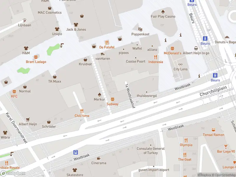 Ambulance met grote spoed naar de 1e Westblaakhof in Rotterdam