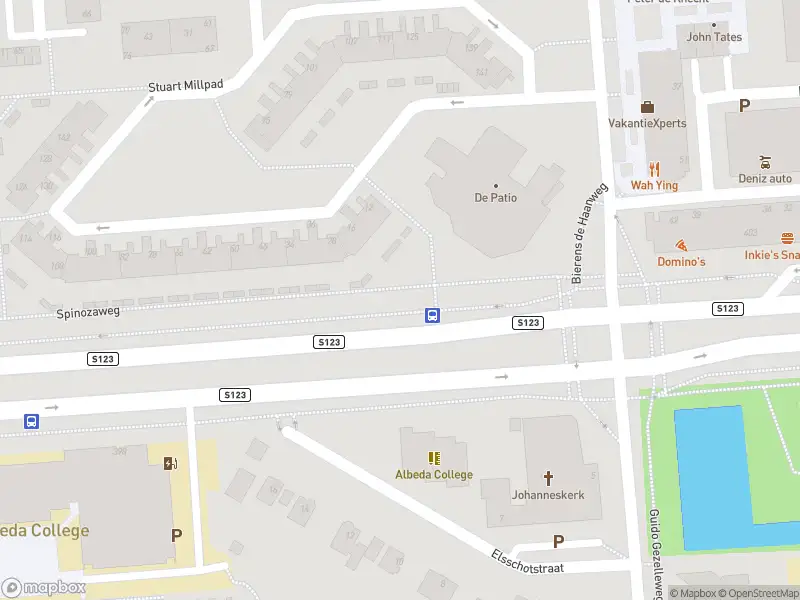 Ambulance met gepaste spoed naar de Spinozaweg in Rotterdam