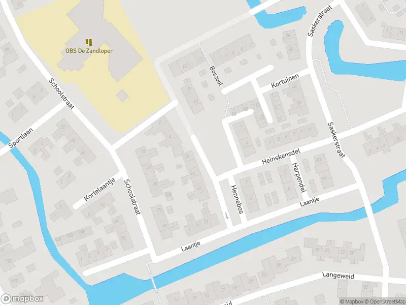 Ambulance met grote spoed naar de Hennebos in Koedijk