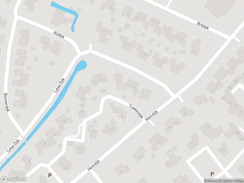 Politie met grote spoed naar de Lytse Dyk in Sneek vanwege voertuigen te water