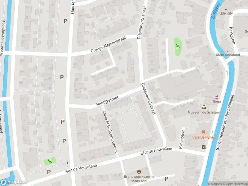 Ambulance met grote spoed naar de Hofdijkstraat in Maasland