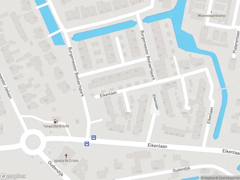 Ambulance met grote spoed naar de Burgemeester Beelaertspark in Dordrecht