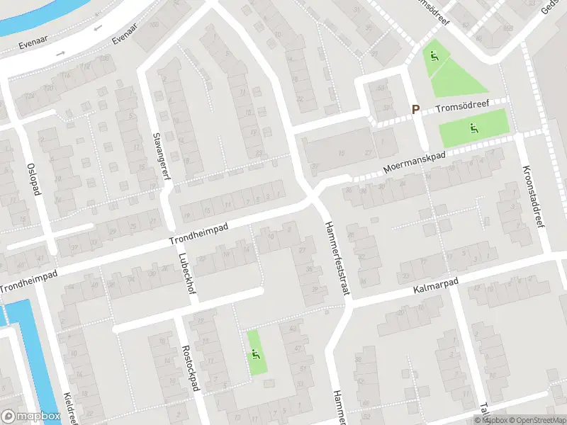 Ambulance met grote spoed naar de Trondheimpad in Rotterdam