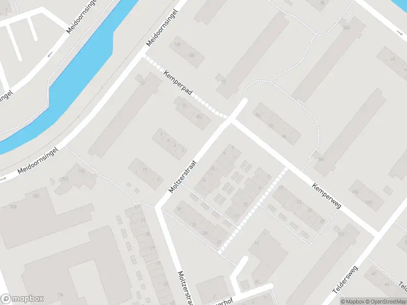 Ambulance met gepaste spoed naar de Moltzerstraat in Rotterdam