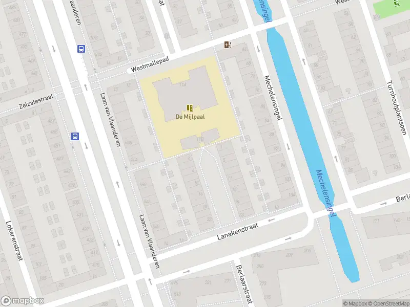 Ambulance met grote spoed naar de Lanakenstraat in Amsterdam