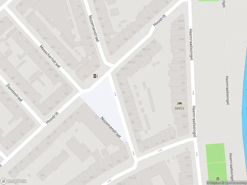 Ambulance met gepaste spoed naar de Nozemanstraat in Rotterdam