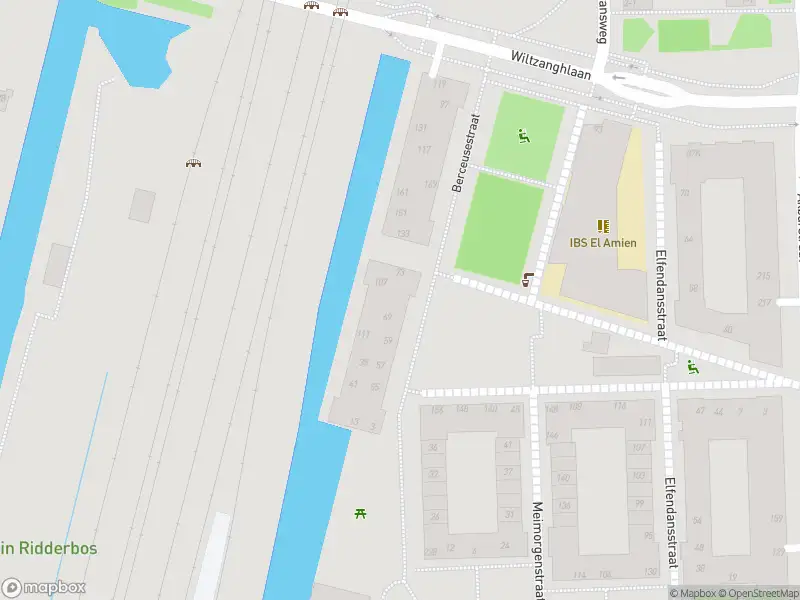 Ambulance met grote spoed naar de Berceusestraat in Amsterdam