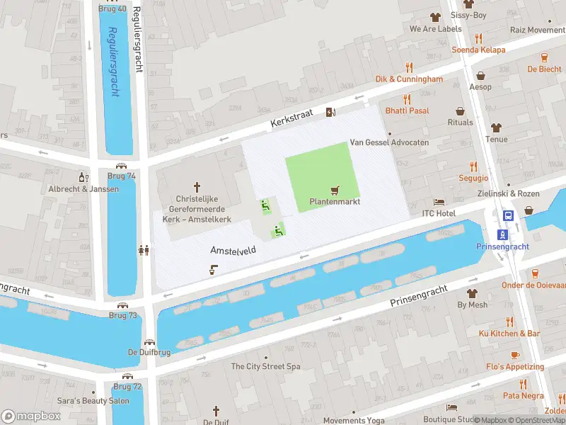 Brandweer met gepaste spoed naar de Amstelveld in Amsterdam