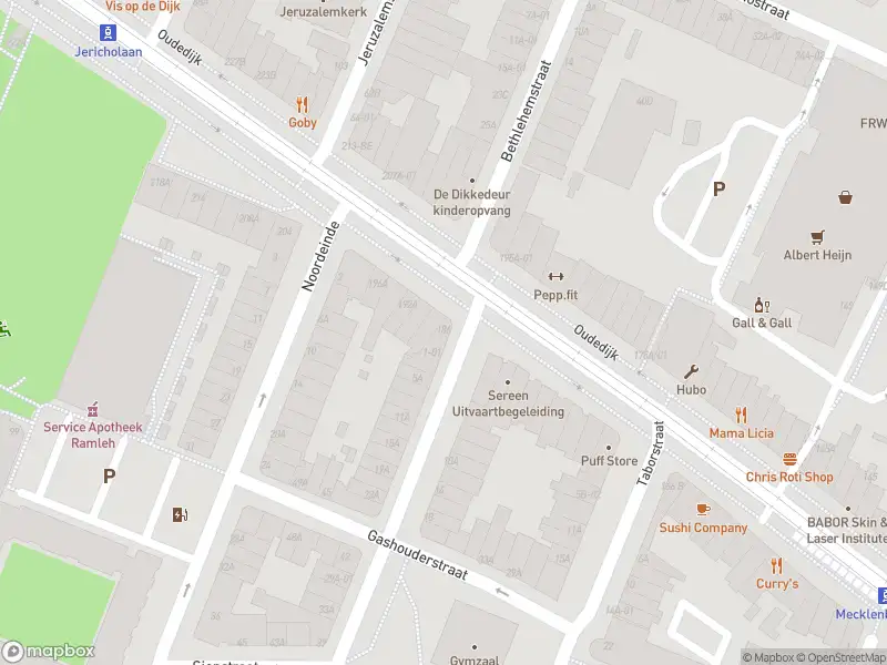 Ambulance met grote spoed naar de Oudedijk in Rotterdam