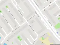 Ambulance met gepaste spoed naar de Monseigneur Nolenslaan in Schiedam