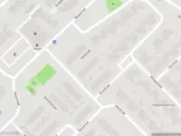 Brandweer met gepaste spoed naar de Merwedestraat in Assen