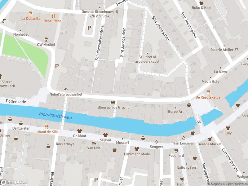 Ambulance met gepaste spoed naar de Grotekerksbuurt in Dordrecht