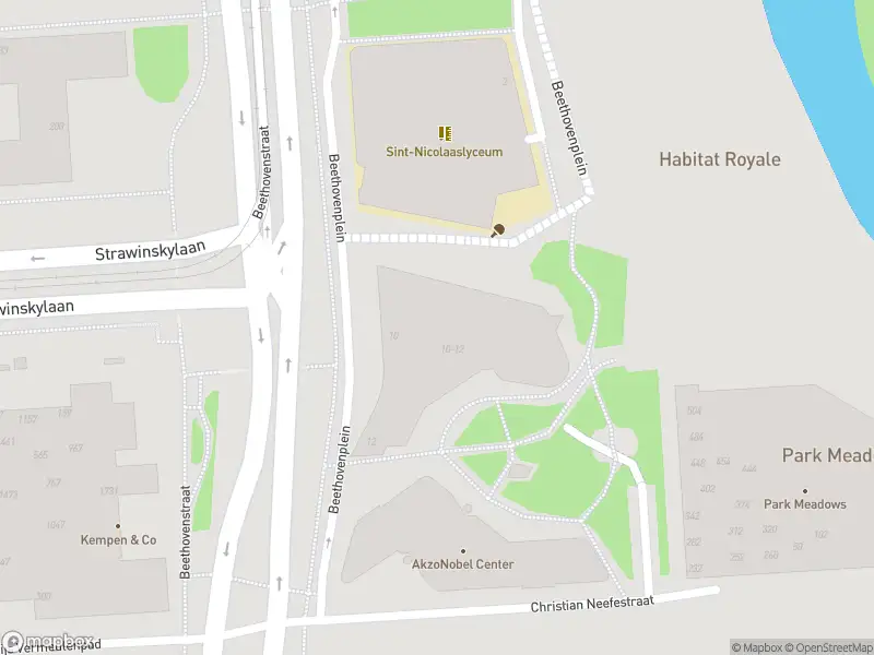 Ambulance met gepaste spoed naar de Beethovenplein in Amsterdam