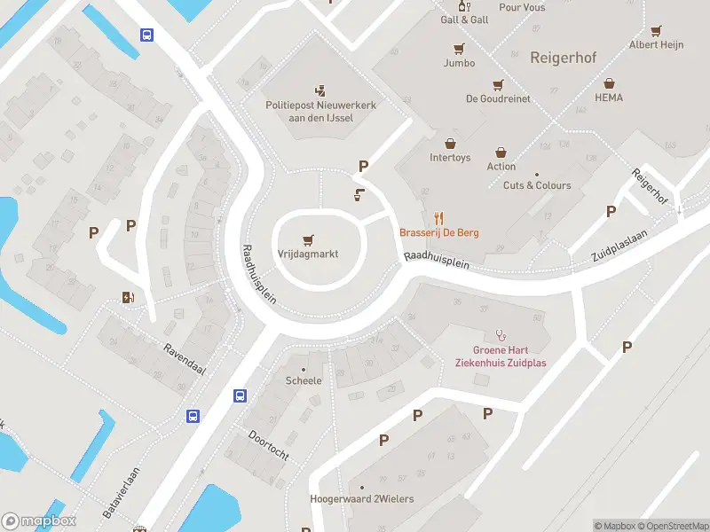 Ambulance met gepaste spoed naar de Raadhuisplein in Nieuwerkerk aan den IJssel