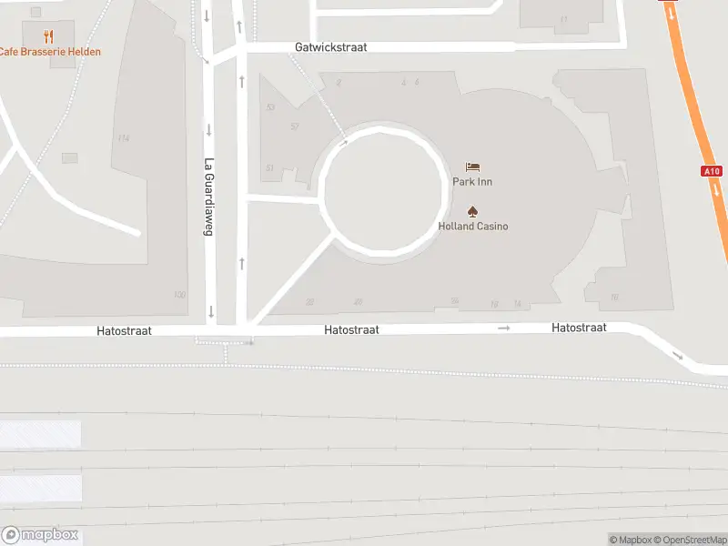 Ambulance met gepaste spoed naar de Hatostraat in Amsterdam