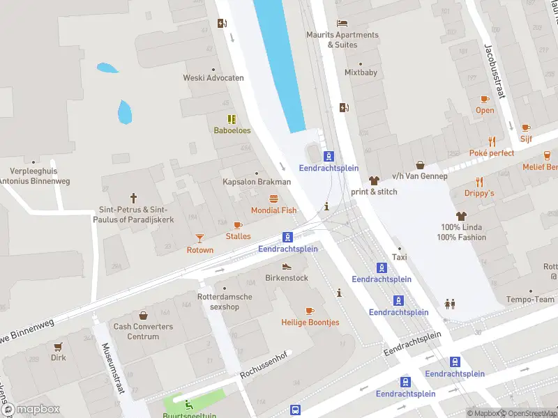 Ambulance met gepaste spoed naar de Nieuwe Binnenweg in Rotterdam