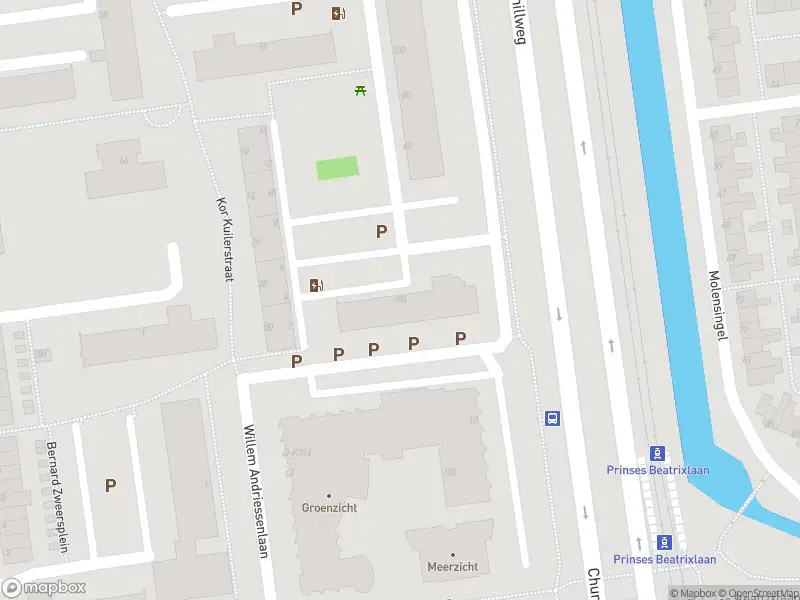 Ambulance met grote spoed naar de Albert van Raalteplein in Schiedam