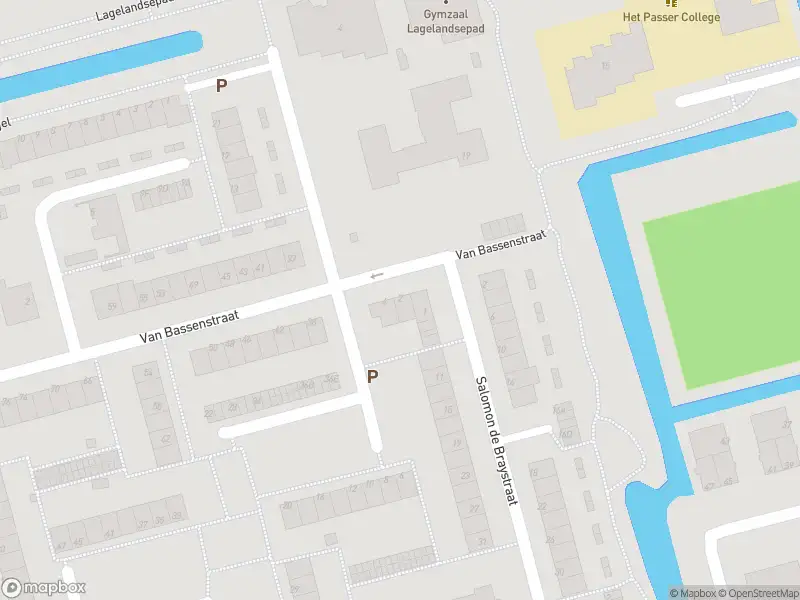 Ambulance met grote spoed naar de Van Bassenstraat in Rotterdam