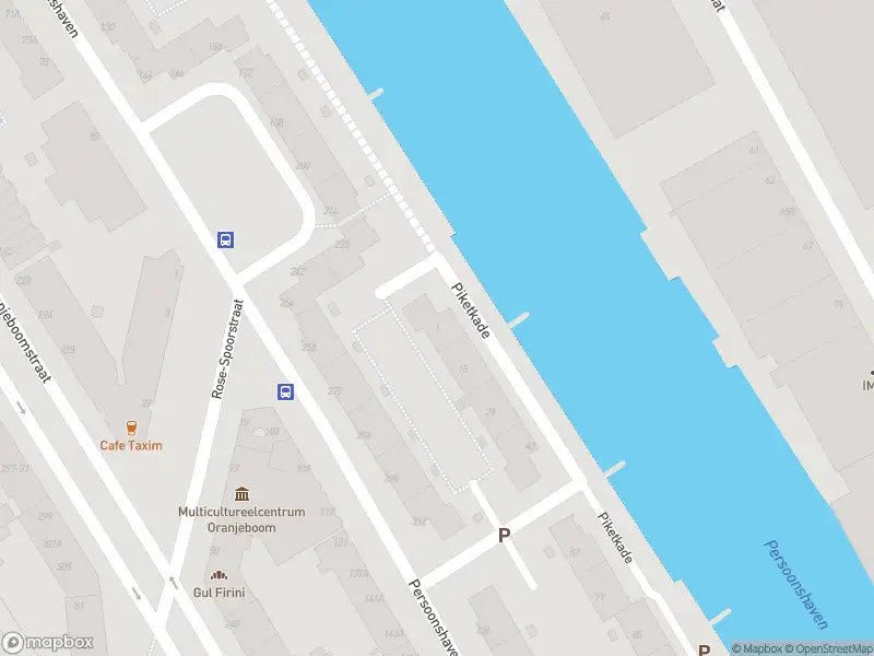 Ambulance met gepaste spoed naar de Piketkade in Rotterdam