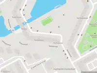 Ambulance met grote spoed naar de Gravestein in Amsterdam