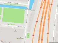 Ambulance met gepaste spoed naar de Gerrie Knetemannlaan in Amsterdam