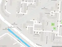 Ambulance met grote spoed naar de Melissetuin in Leiden