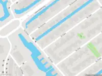 Ambulance met grote spoed naar de De Dommel in Naaldwijk