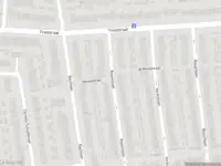 Brandweer met grote spoed naar de Cornelis Dopperstraat in Eindhoven vanwege voertuigbrand