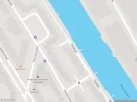 Ambulance met gepaste spoed naar de Piketkade in Rotterdam