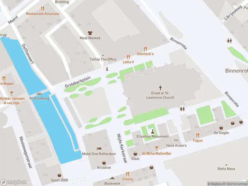 Ambulance met gepaste spoed naar de Grotekerkplein in Rotterdam