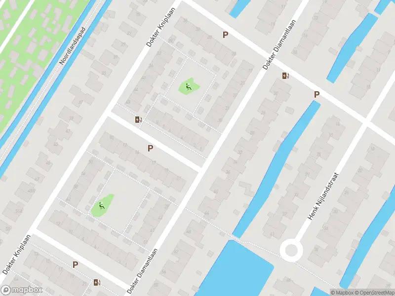 Ambulance met grote spoed naar de Ben Kleijwegthof in Hoek van Holland