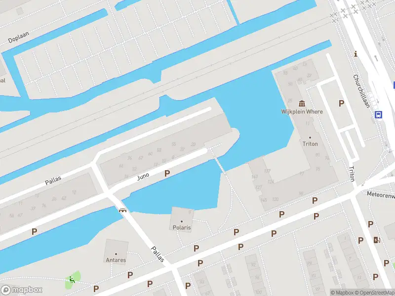 Ambulance met grote spoed naar de Juno in Purmerend