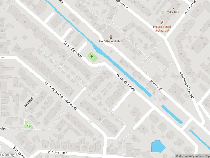 Ambulance met grote spoed naar de Onder de molen in 's-Gravendeel