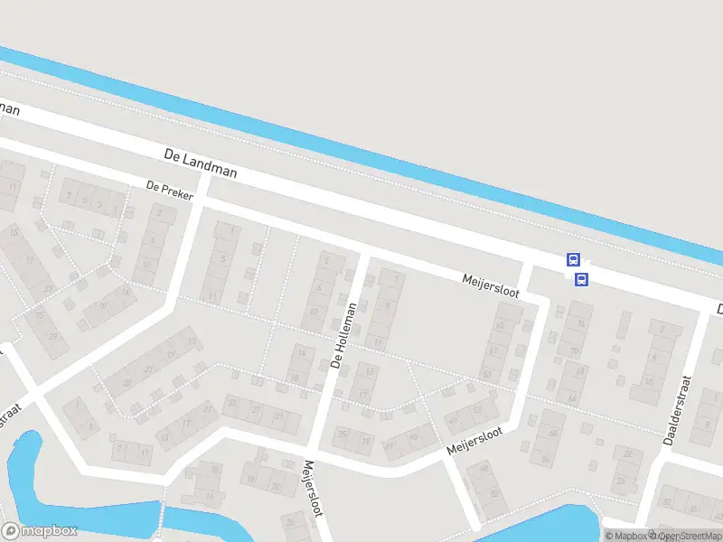 Ambulance met grote spoed naar de De Holleman in Koedijk