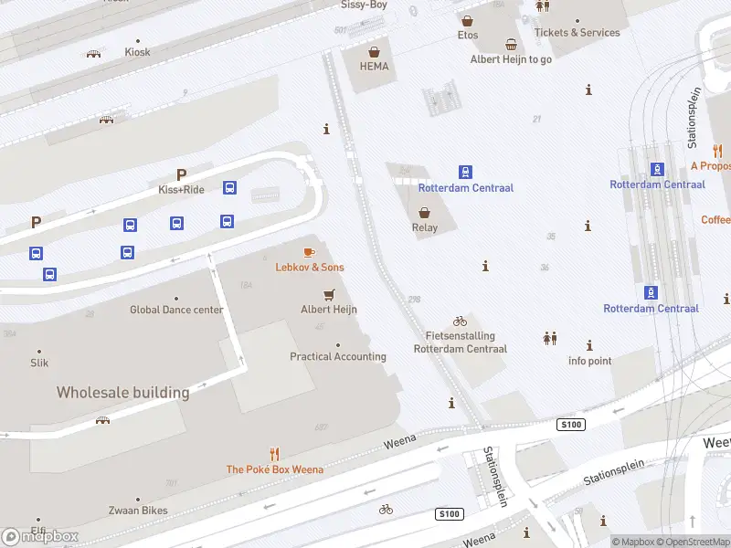 Ambulance met grote spoed naar de Stationsplein in Rotterdam